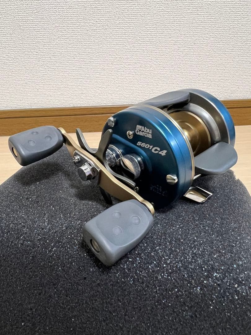 希少　超美品　Abu Garcia 5601C4 ベイトリール　左巻き　ブルー