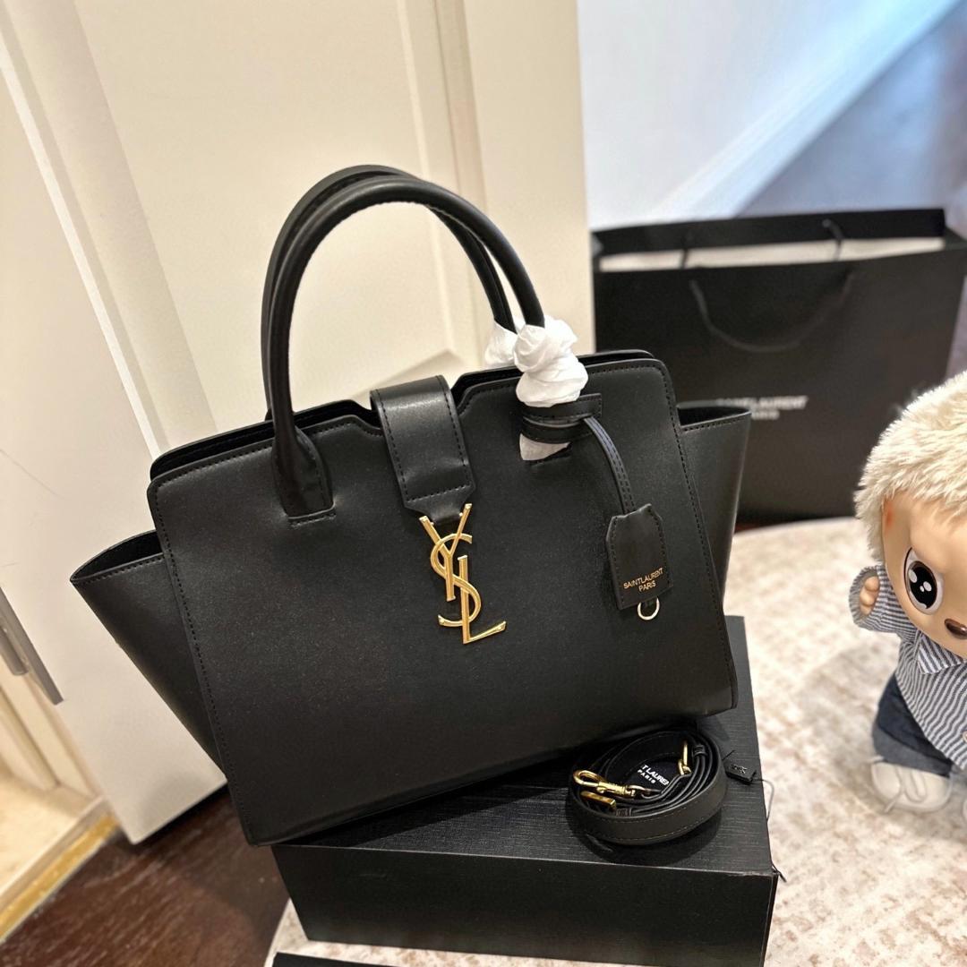 極美品！YSLブラック　ショルダーバッグ　レザー　レディース~~