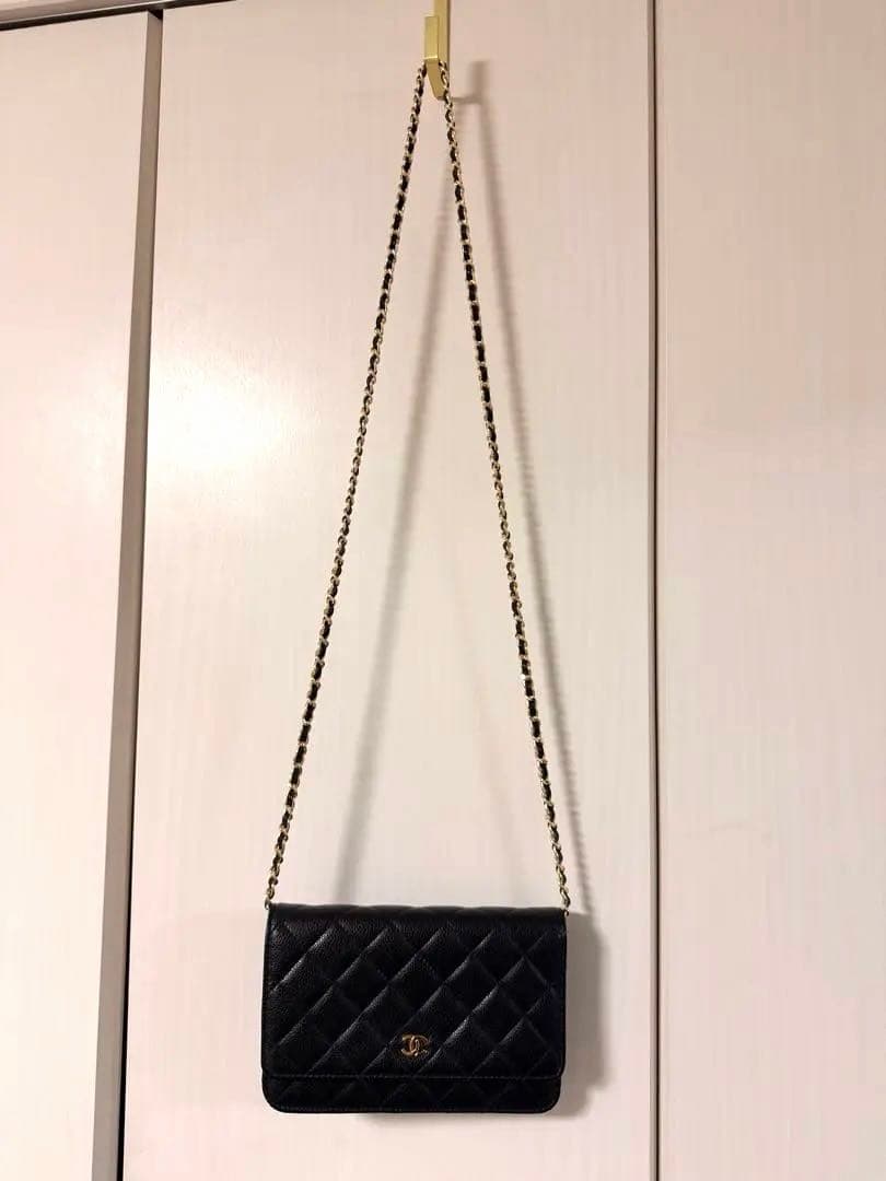 CHANEL ブラックキルティングレザーバッグ