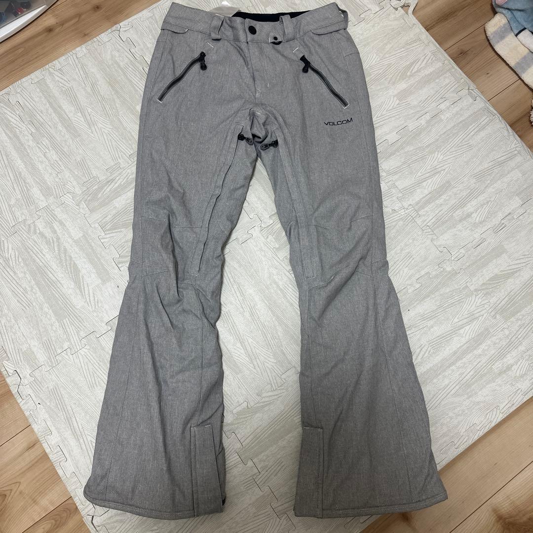限定SALE⭐︎売り切り！早い者勝ち⭐︎VOLCOM⭐︎スノーウェア上下セット！